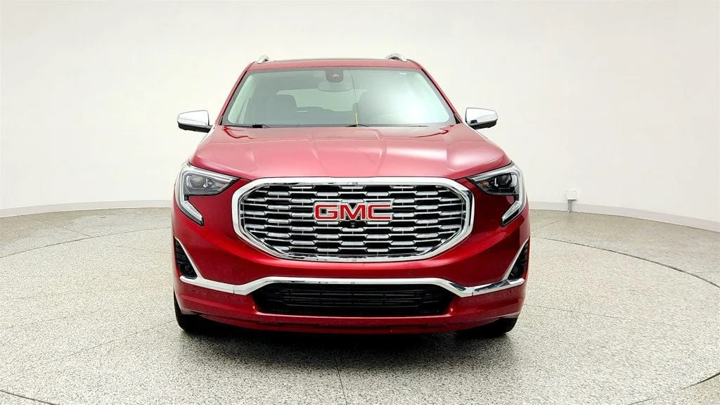 Used 2020 Red Quartz Tintcoat GMC FWD 4dr Denali w/ Premium Package & Skyscape Sunroof image 2