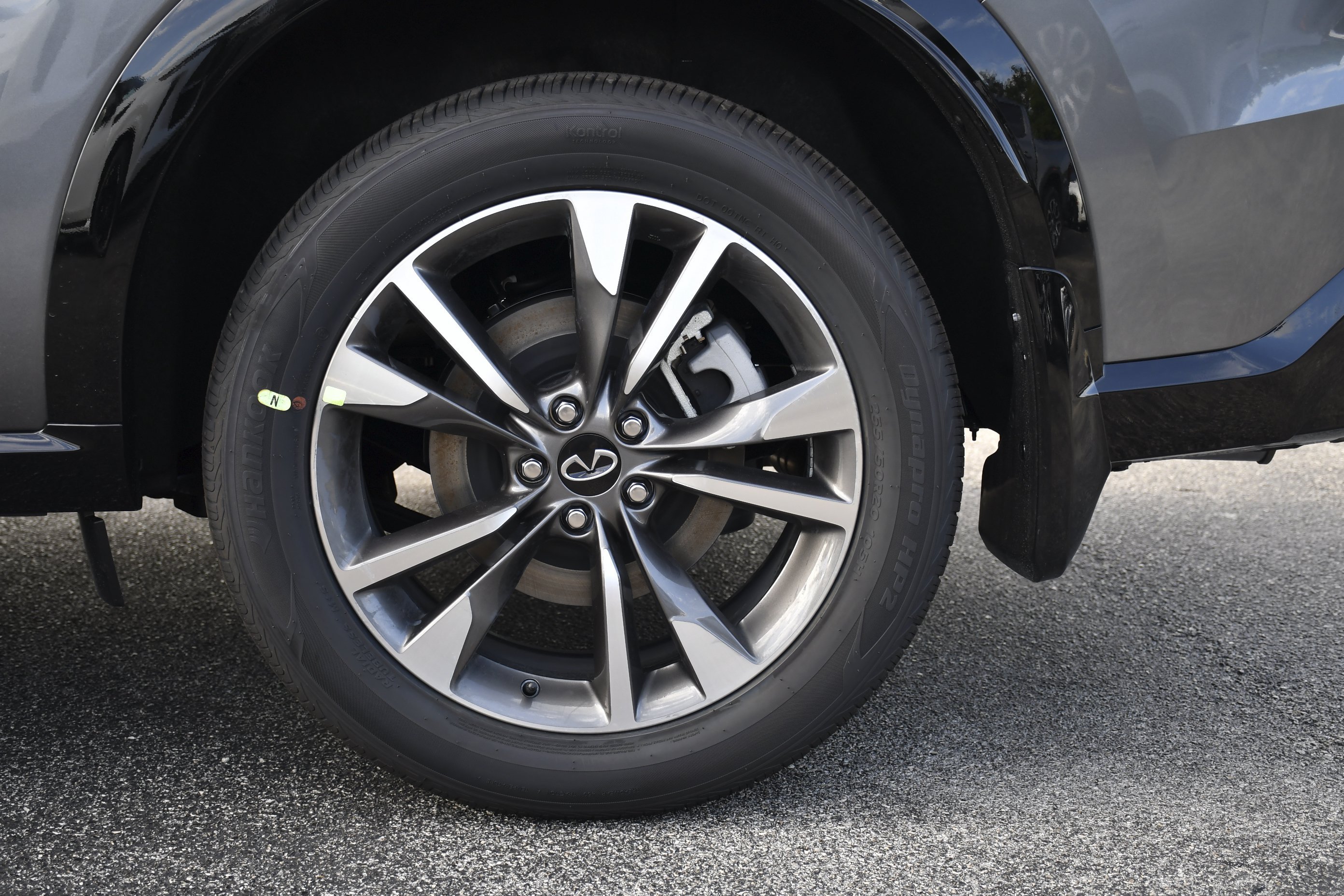 New 2027 GRAPHITE SHADOW INFINITI Luxe AWD image 36
