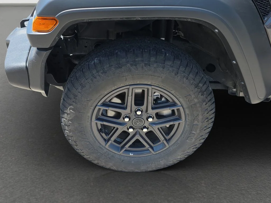Used 2025 Gray Jeep Sport S image 4