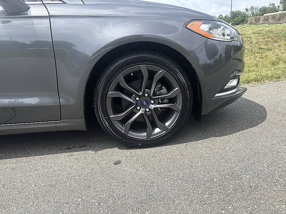 Used 2018 Magnetic Metallic Ford SE image 10