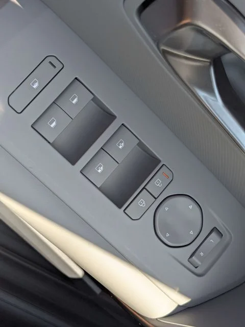 New 2027 Snow White Pearl Kia EX image 24