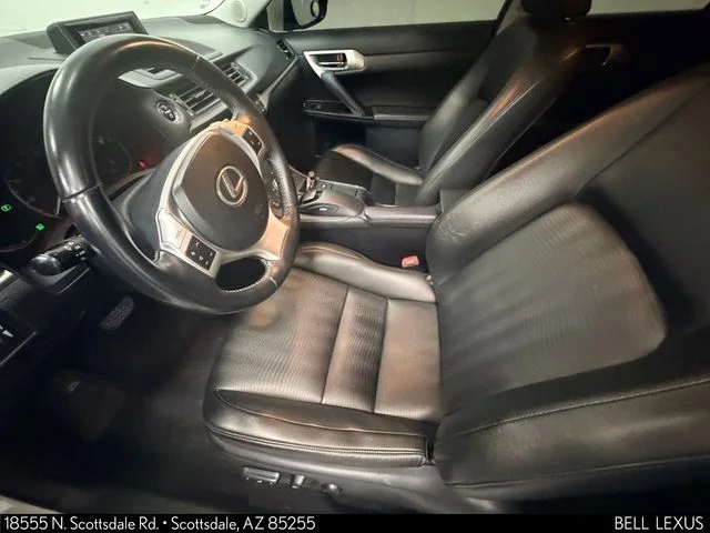 Used 2013  Lexus 200h image 15