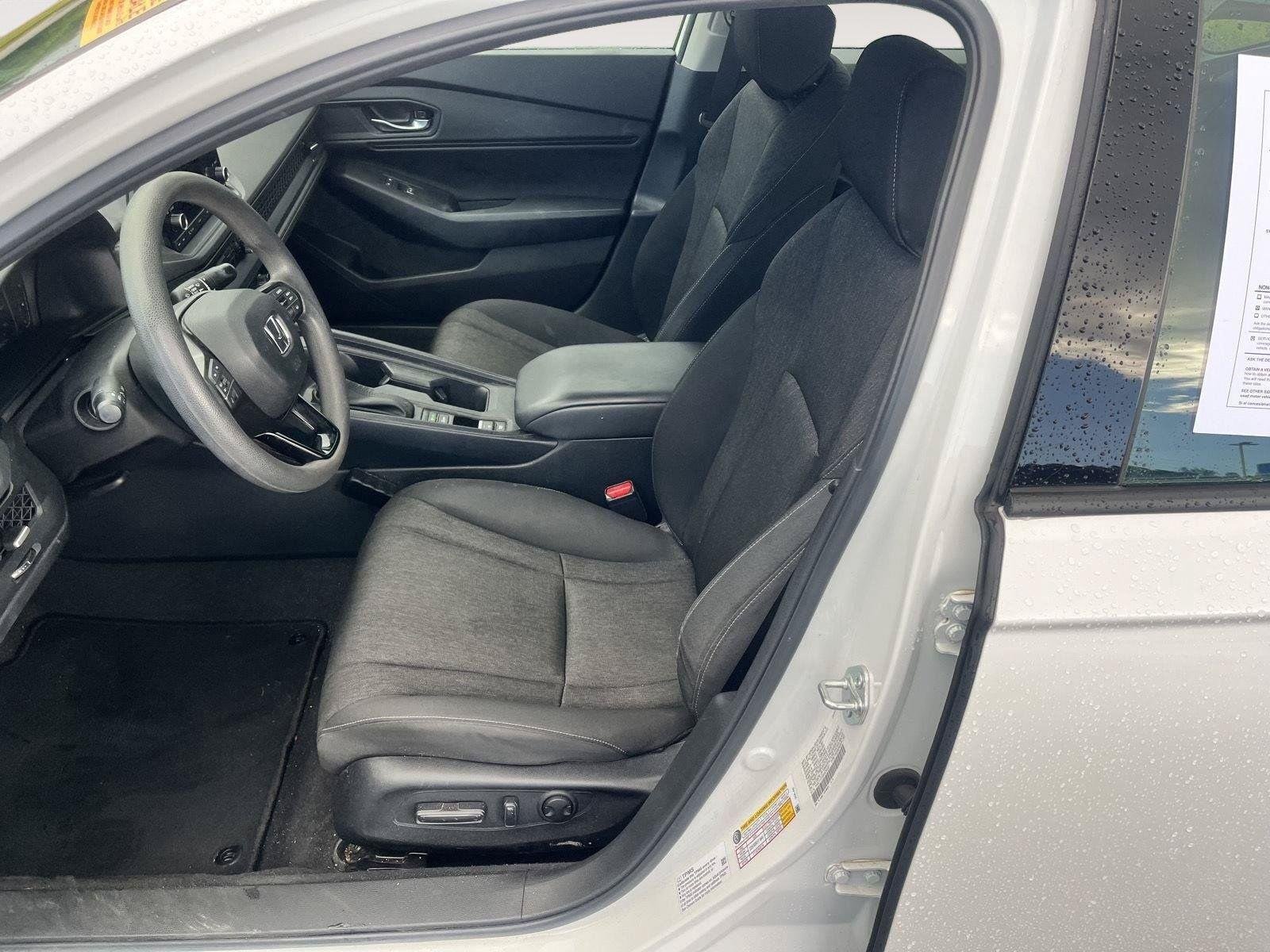 Used 2024 Platinum White Pearl Honda EX image 23