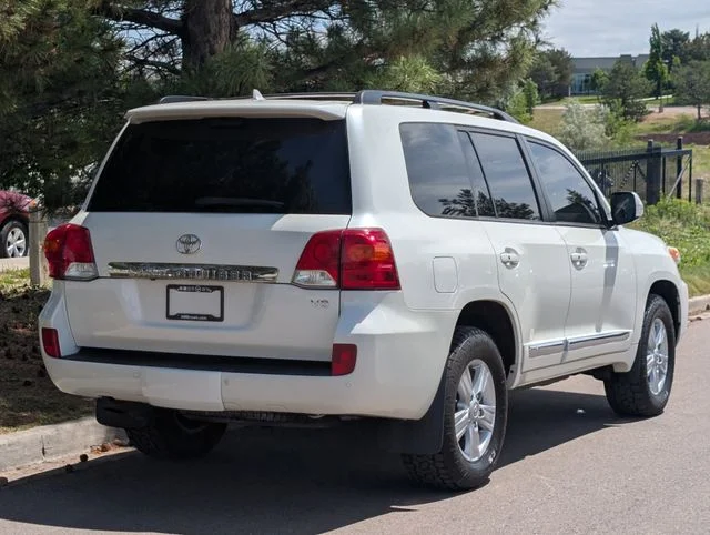 Used 2014 Blizzard Pearl Toyota Base image 3