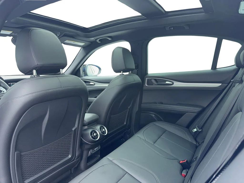 New 2025 Blue Alfa Romeo Base image 34
