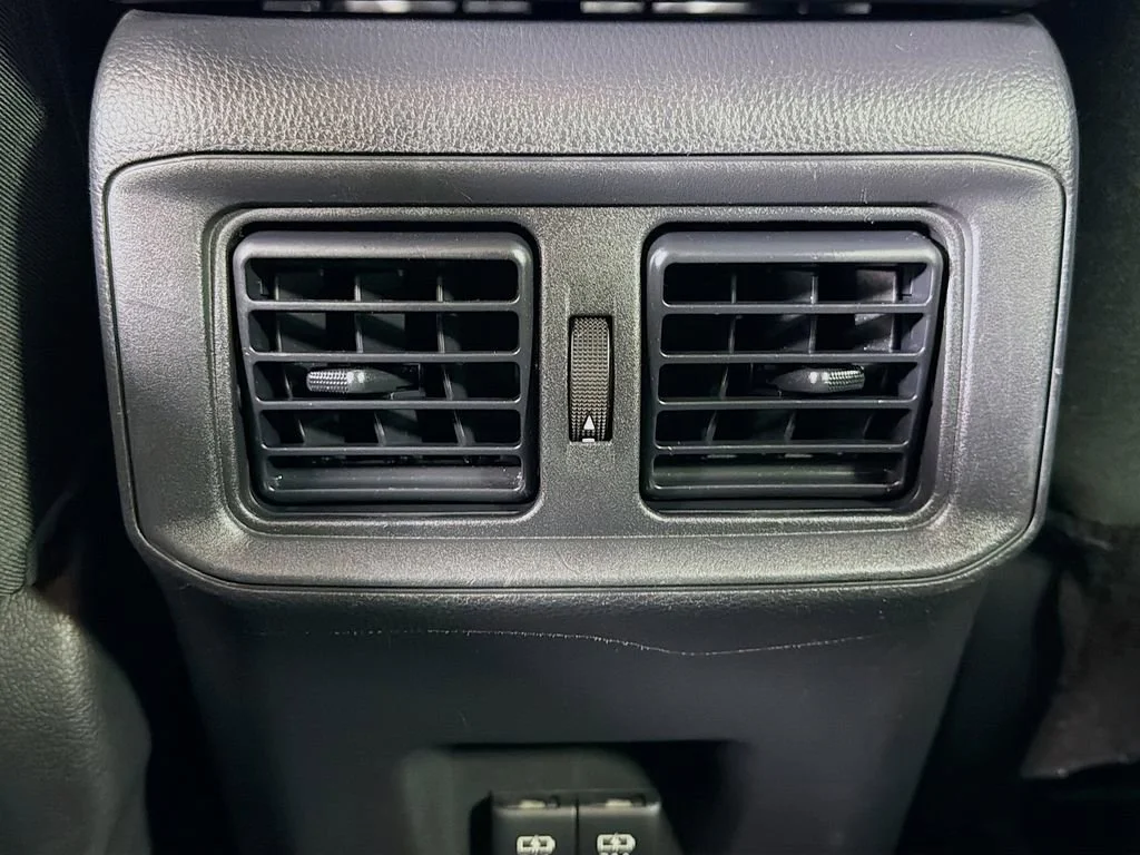 Used 2021  Toyota XLE image 21
