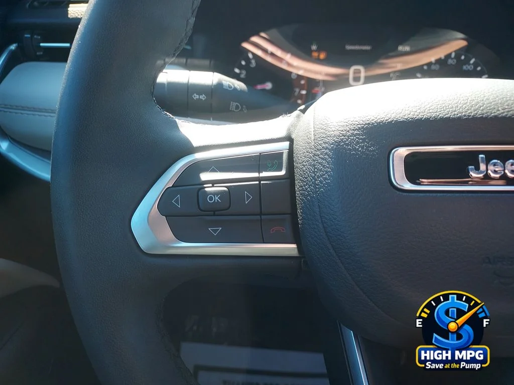 Used 2025 White Jeep Limited image 19