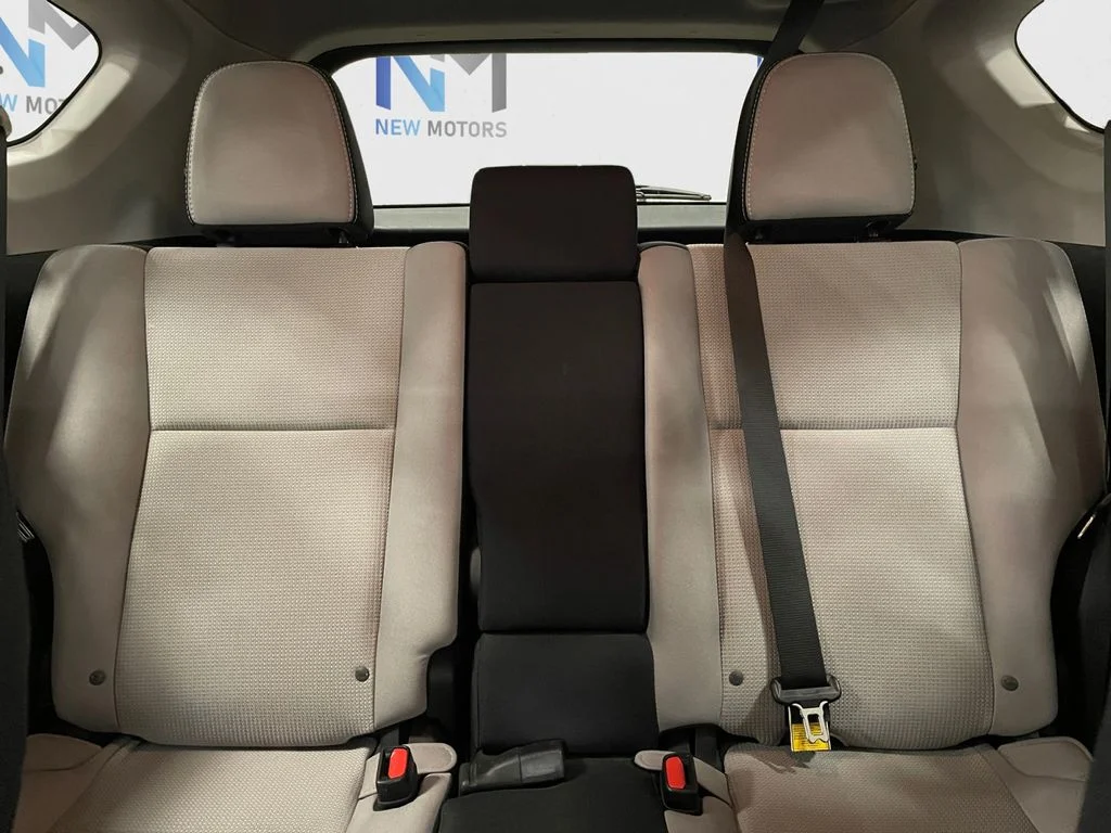 Used 2017 Silver Sky Toyota XLE image 13