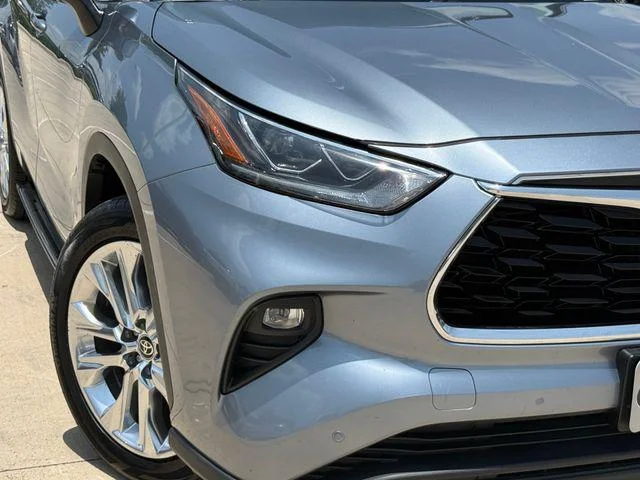 Certified Used 2020 MOON DUST Toyota Limited image 3