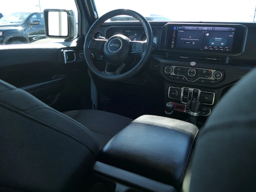 Used 2024 Earl Clearcoat Jeep Rubicon image 25