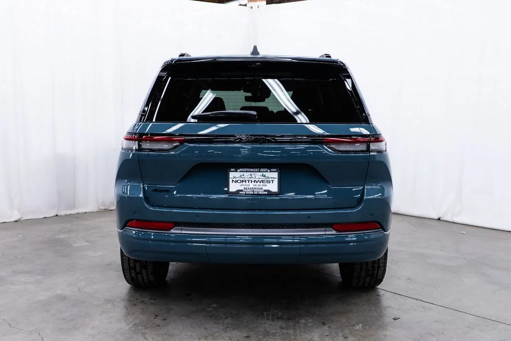 New 2026 Steel Blue Exterior Paint Jeep Limited Reserve image 5