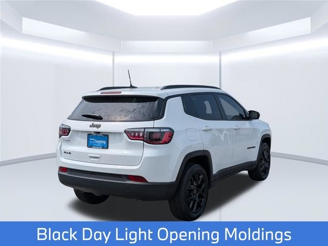 New 2026 Bright White Clear-Coat Exterior Paint Jeep Latitude image 6