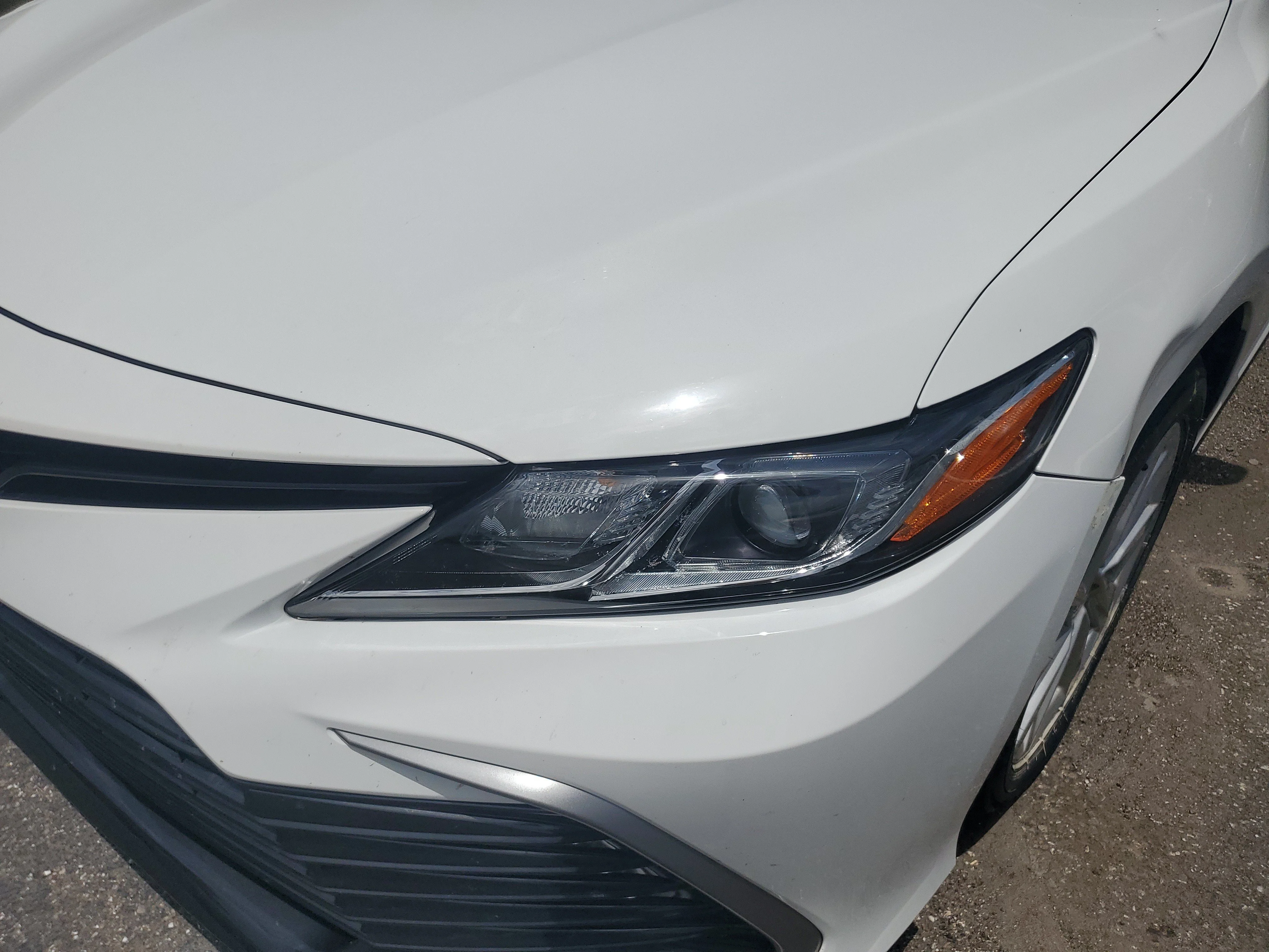 Used 2022 White Toyota LE image 11