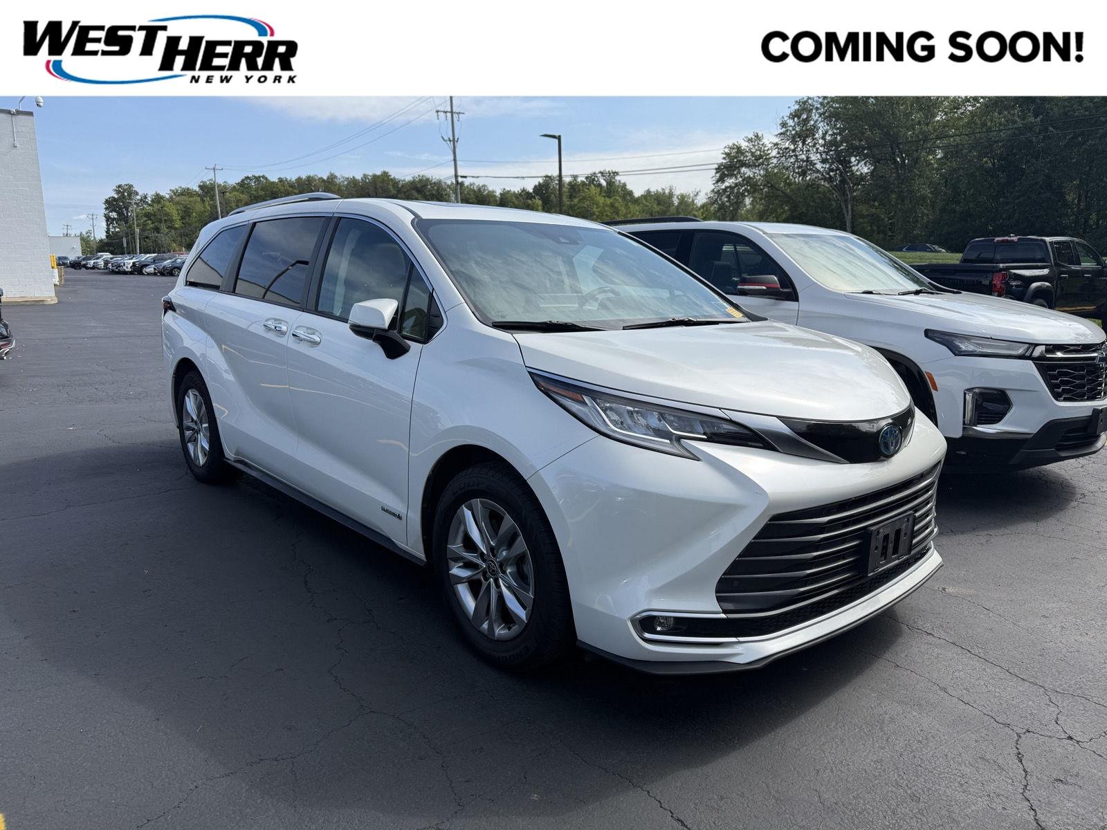 Used 2021 Blizzard Pearl Toyota Limited image 1