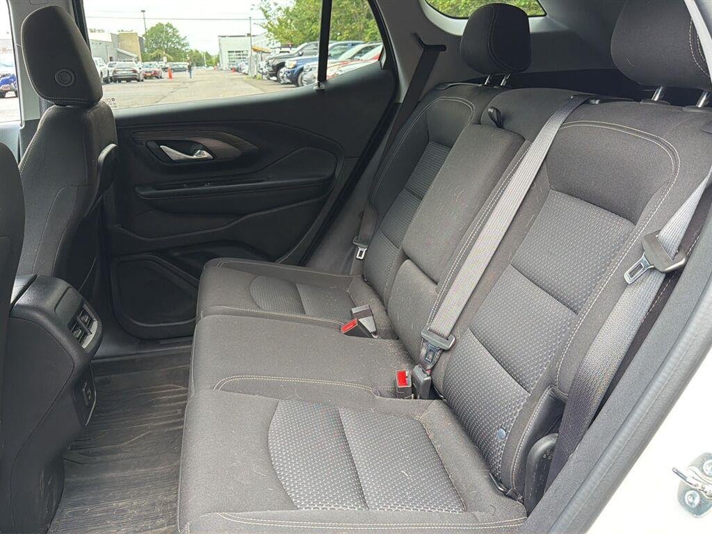 Used 2024 Summit White GMC SLE image 15