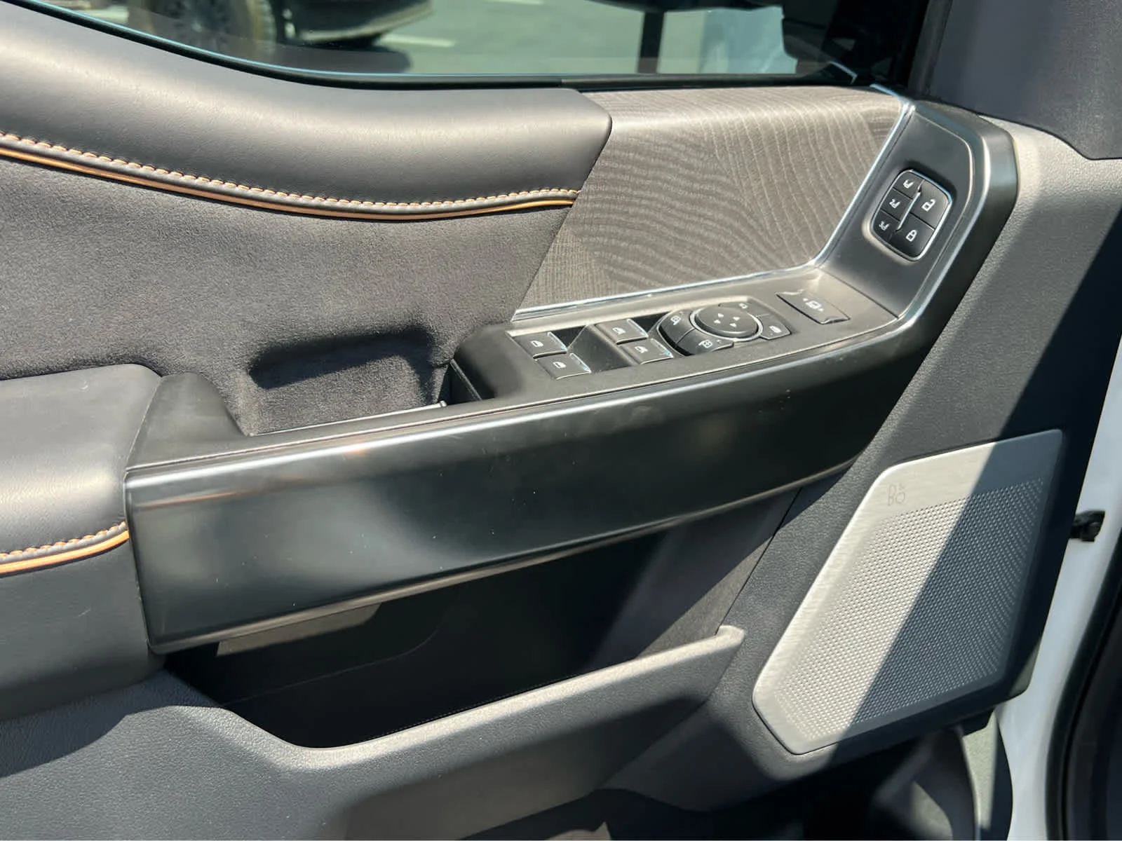 Used 2024 Star White Ford Platinum image 31