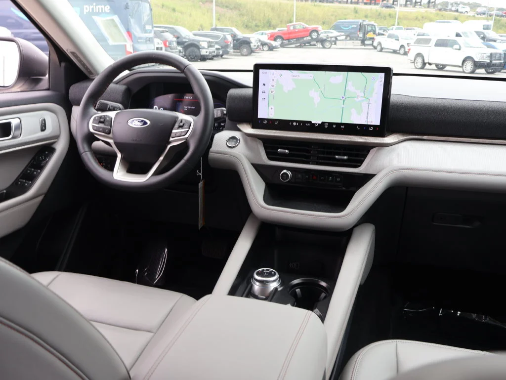 New 2026 Star White Metallic Tri-Coat Ford Active image 14