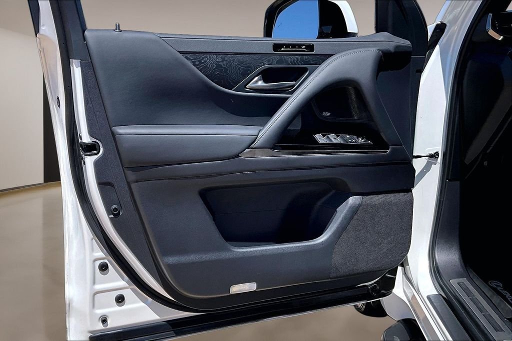 Used 2024 White Lexus 600 Luxury image 18