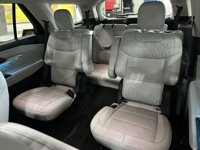 New 2026 Space White Metallic Ford Platinum™ image 29