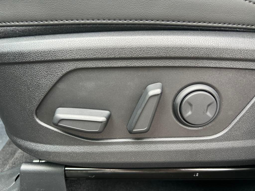 2025 Kia Sorento S - Photo 16