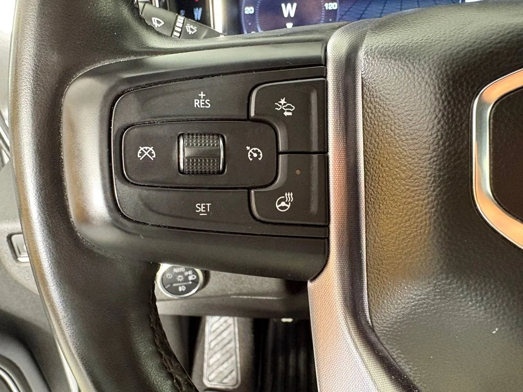 Used 2023 White GMC Elevation image 28