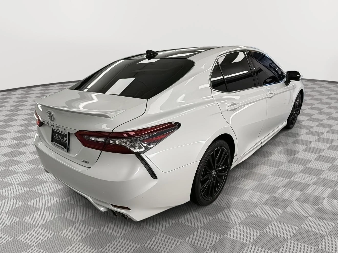 Used 2021 Wind Chill Pearl Toyota XSE image 6