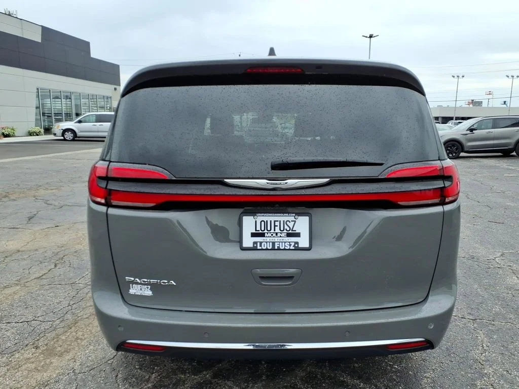 2025 Chrysler Pacifica Select - Photo 29