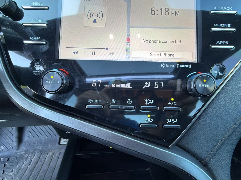 Used 2020 Beige Toyota XLE image 21