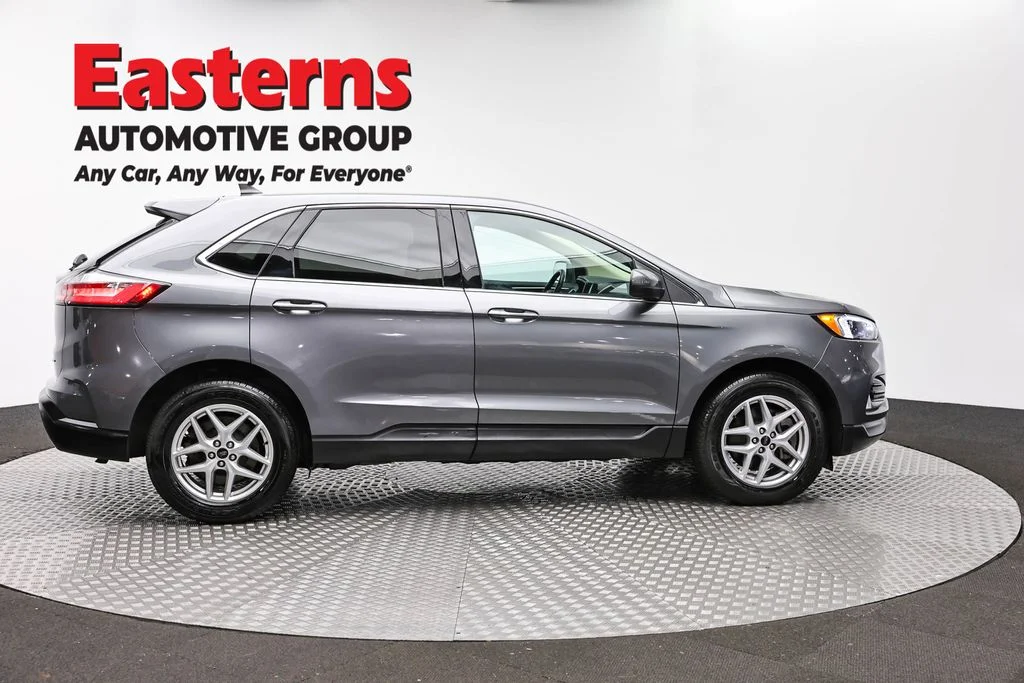 Used 2023 Gray Ford SEL image 4