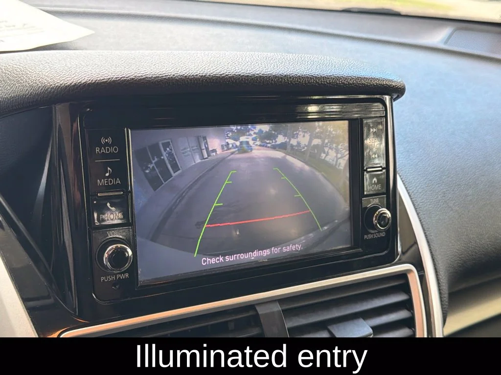 Used 2020 White Mitsubishi ES image 9