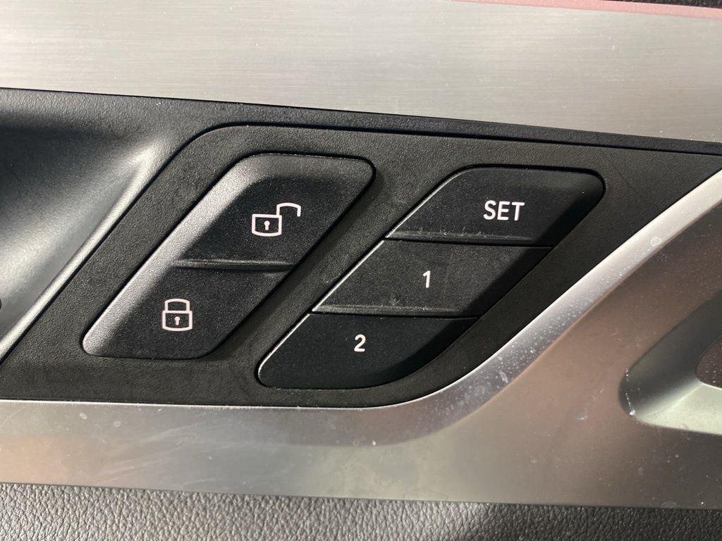 Used 2022 Dark Graphite BMW xDrive30i image 30