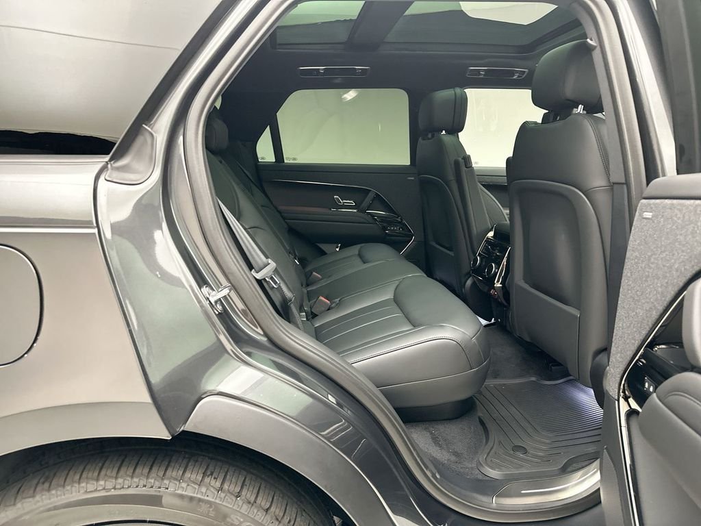 New 2026 Carpathian Gray Premium Metallic Land Rover Dynamic SE image 7