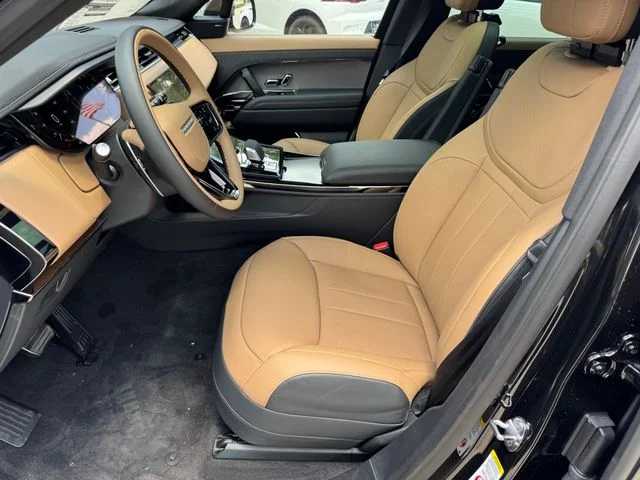 New 2026 Santorini Black Land Rover Dynamic SE image 8