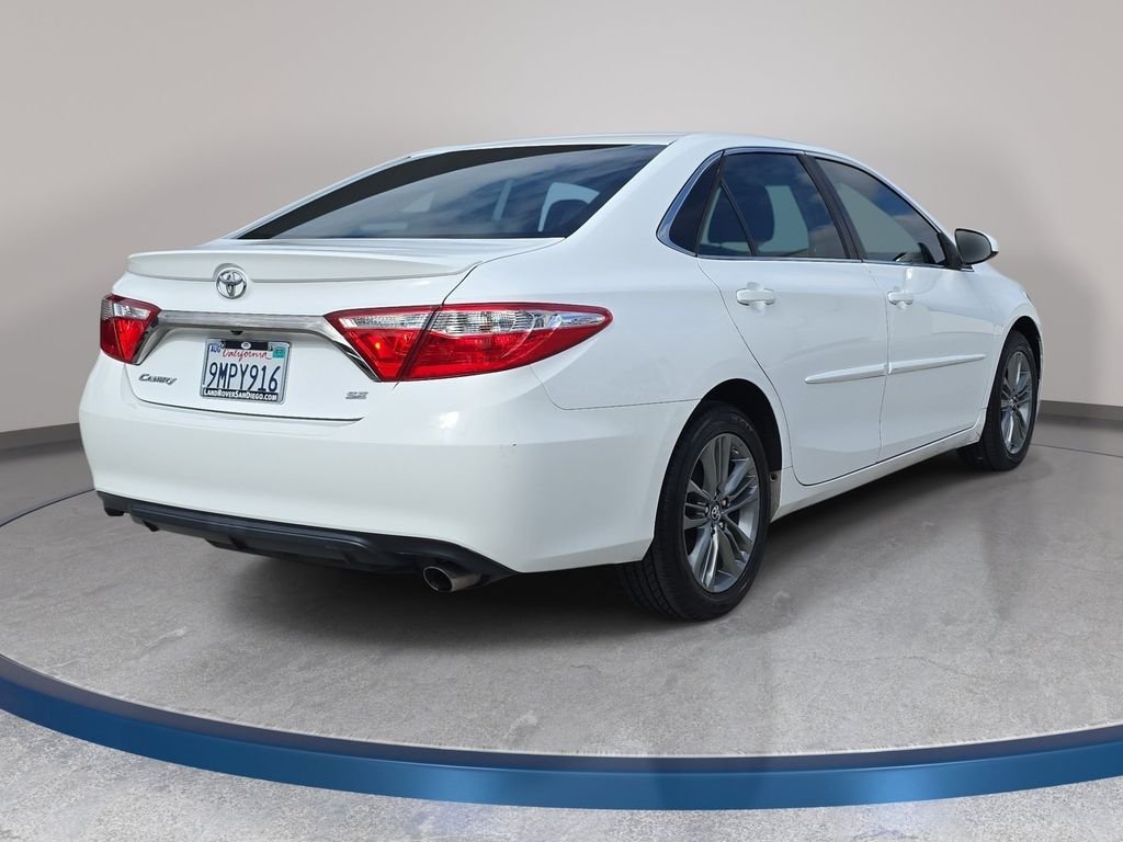 Used 2017  Toyota SE image 6