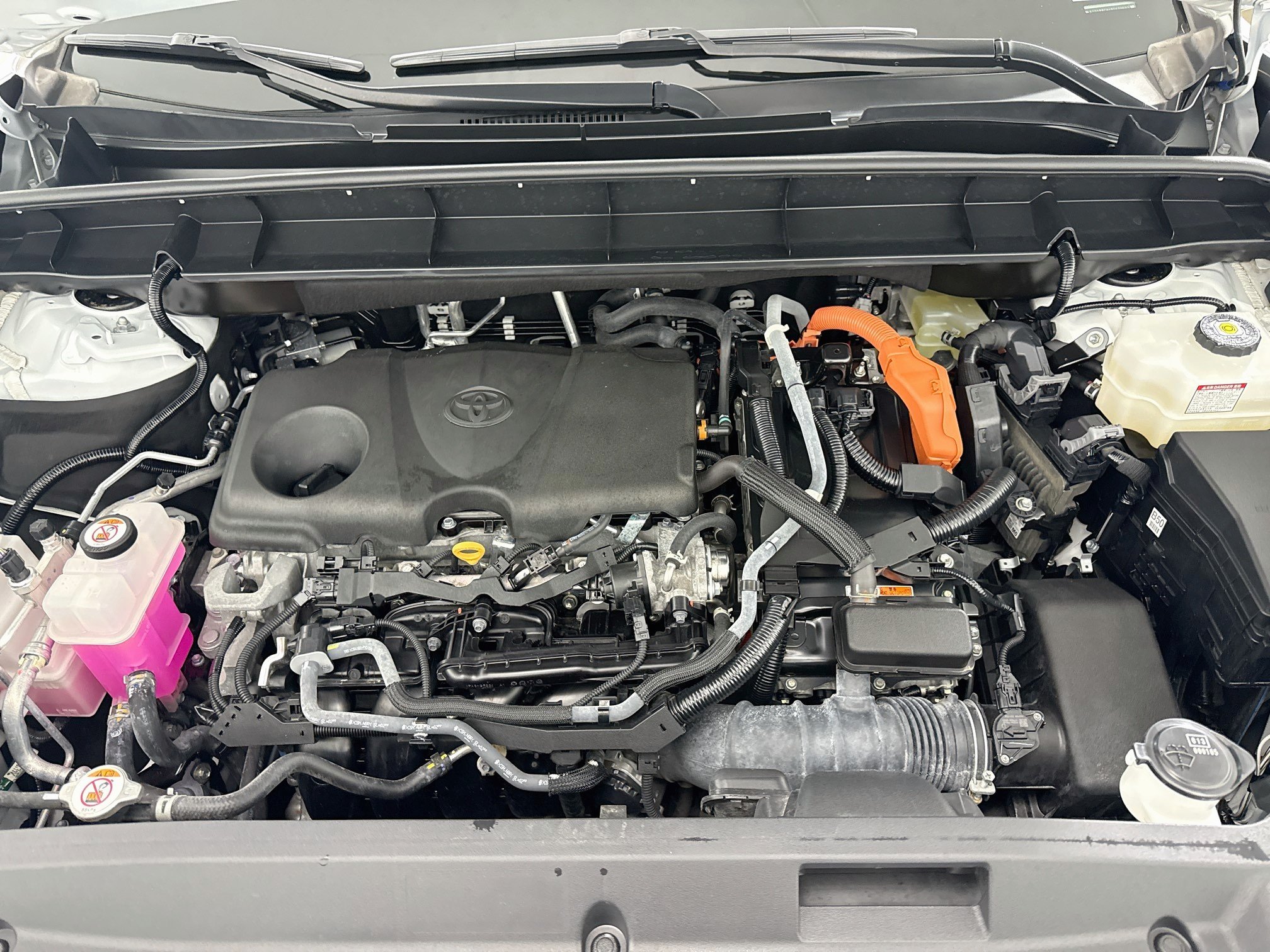 Used 2023 Wind Chill Pearl Toyota Hybrid Bronze Edition image 28