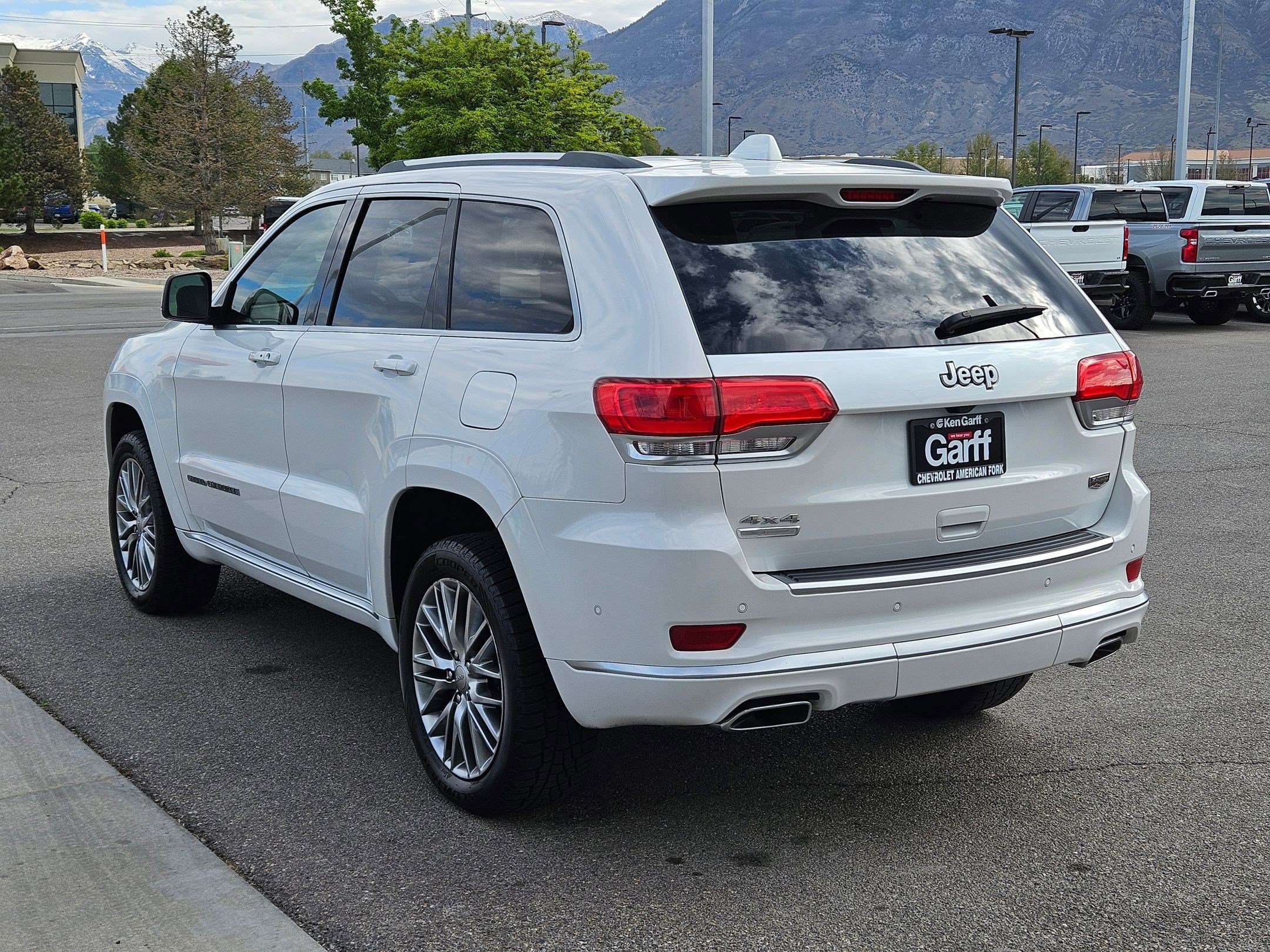 Used 2018 Ivory 3-Coat Jeep Summit image 5