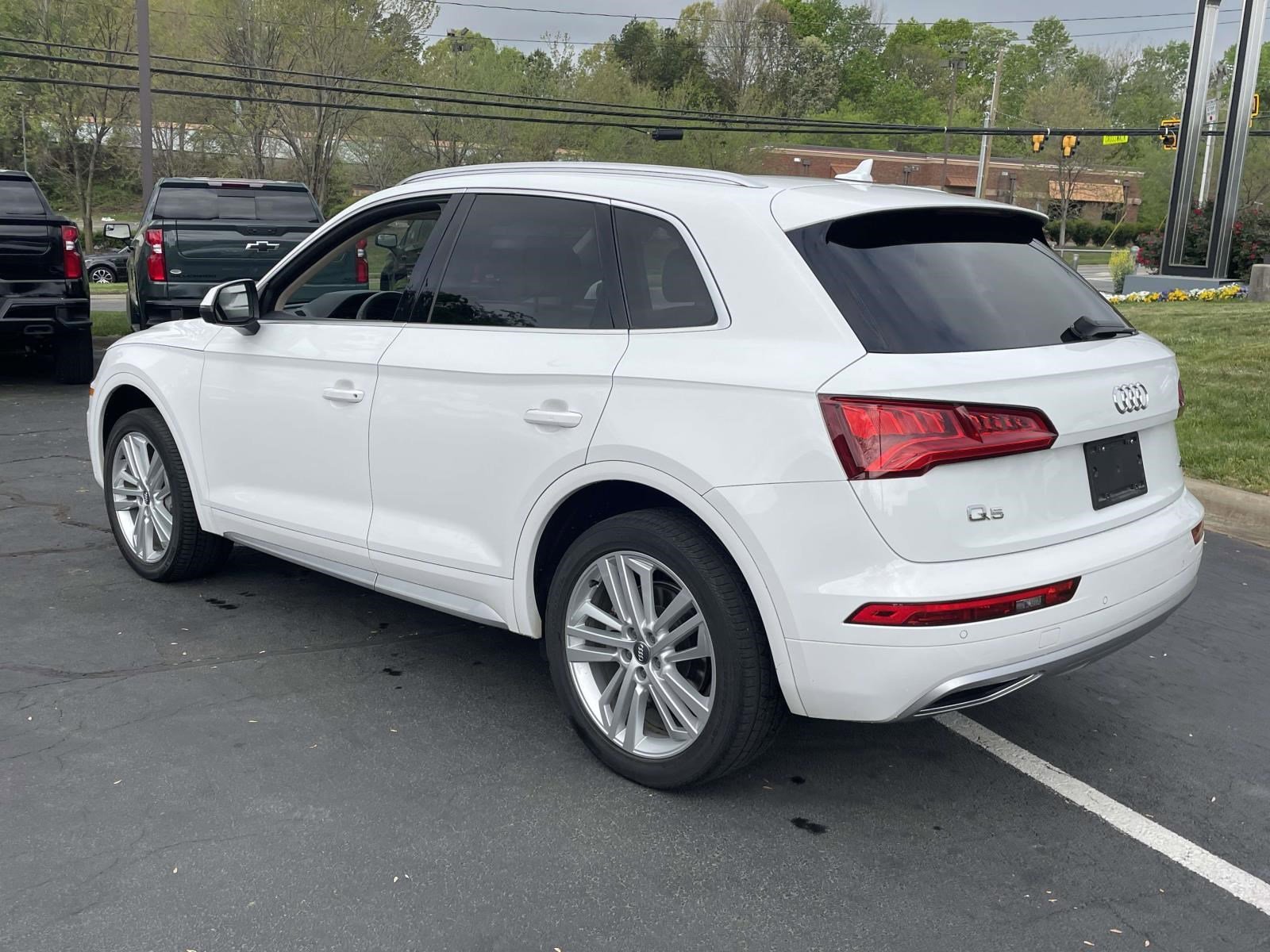 View vehicle photo 7