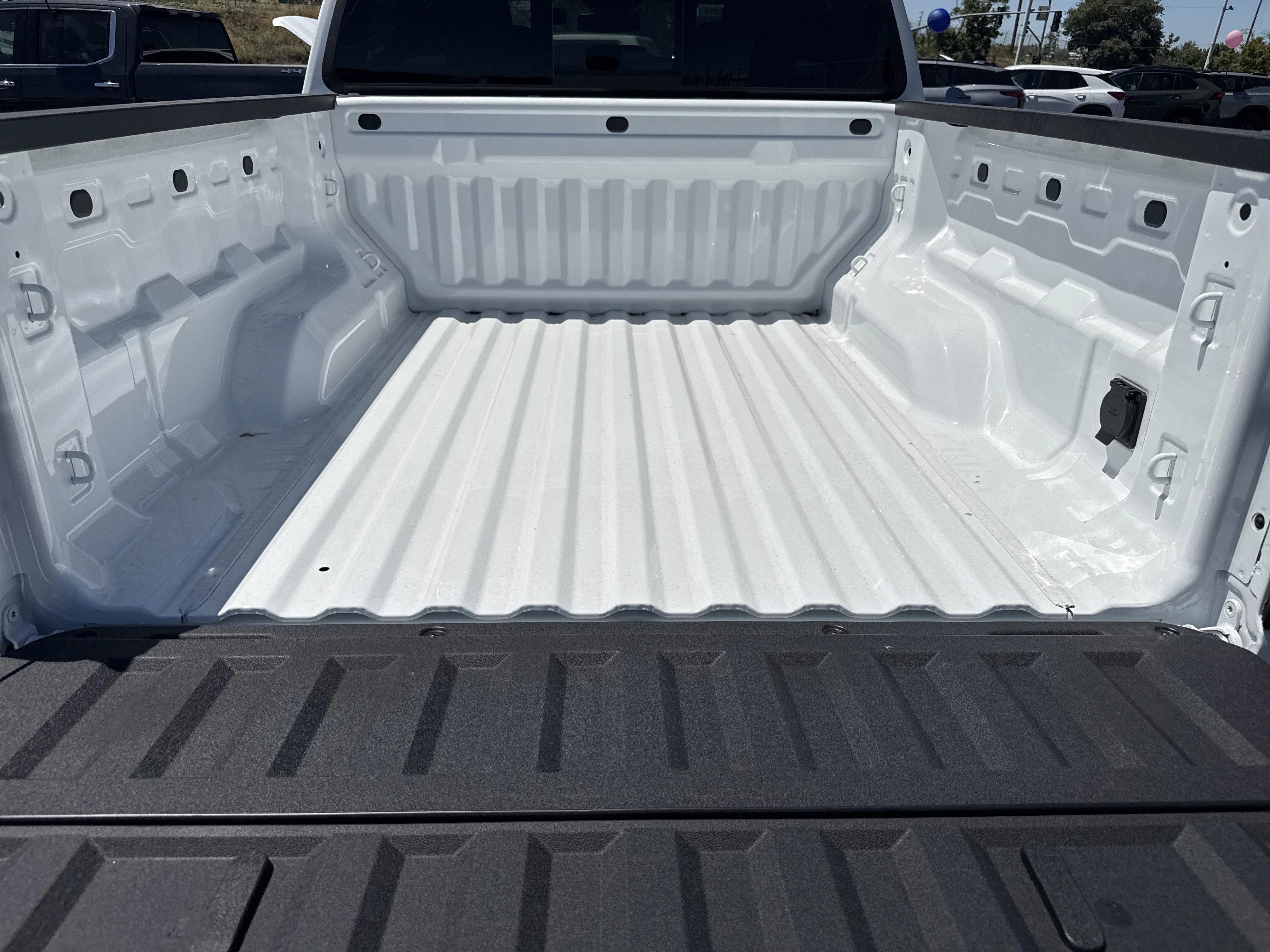 New 2026 Summit White Chevrolet Z71 image 19