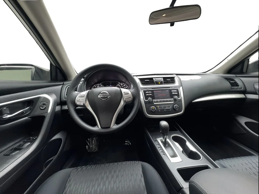 Used 2018 Silver Nissan 2.5 S image 33