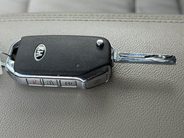 Used 2022 Red Kia LX image 34