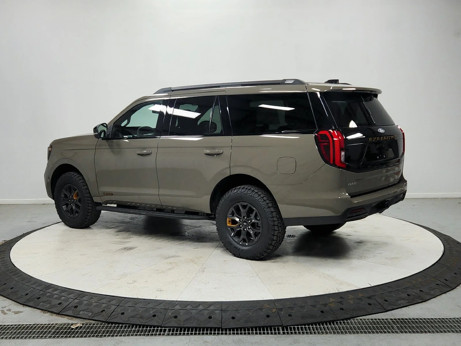 New 2027 Gray Ford Tremor image 6