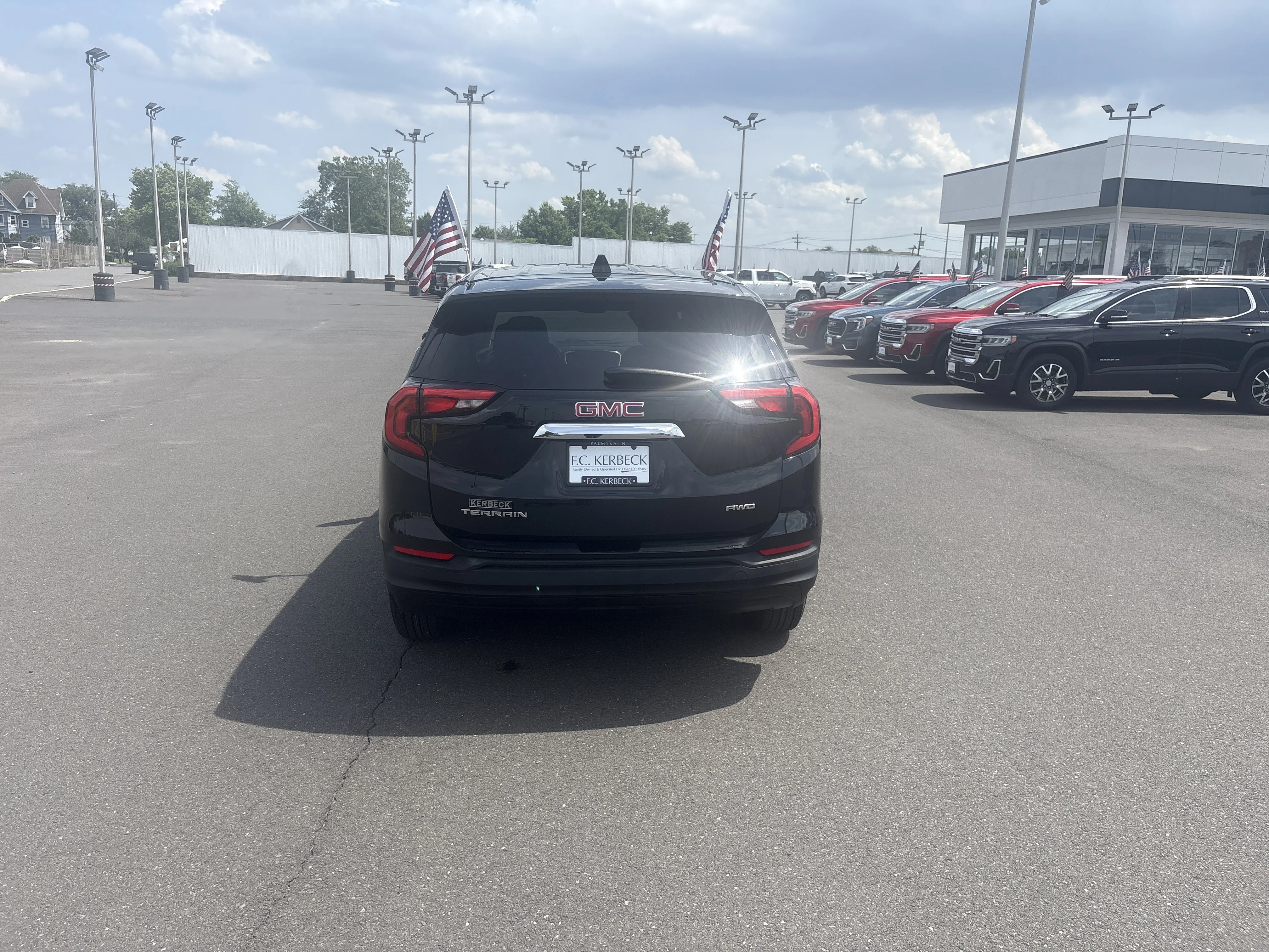 Used 2018 Ebony Twilight Metallic GMC SLE image 6