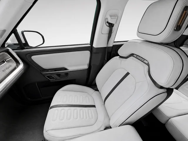 Used 2024  Rivian Adventure image 15