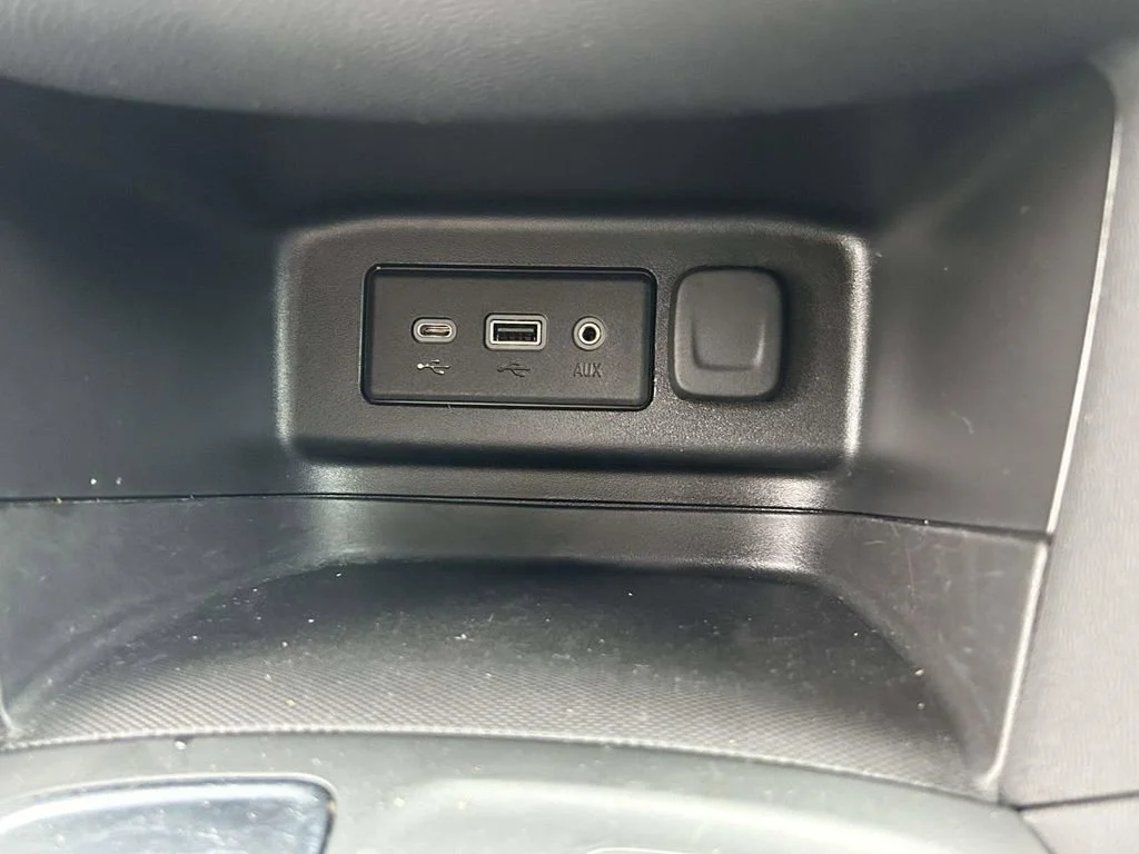 Used 2022 Iridescent Pearl Tricoat Chevrolet LT image 21