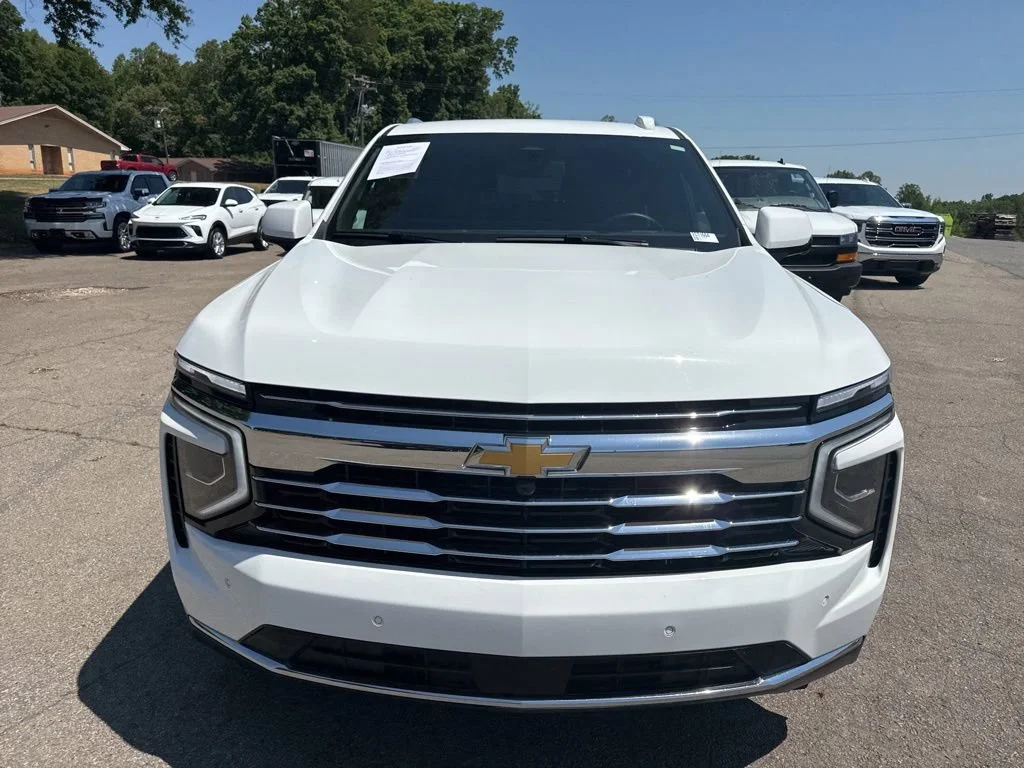 Used 2025 Summit White Chevrolet LT image 8