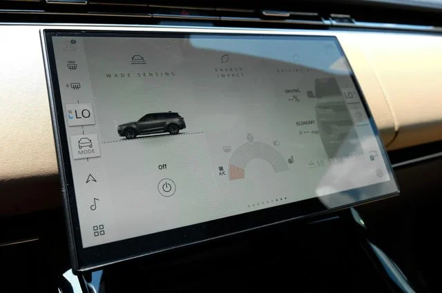 New 2026 Fuji White Land Rover SE image 36