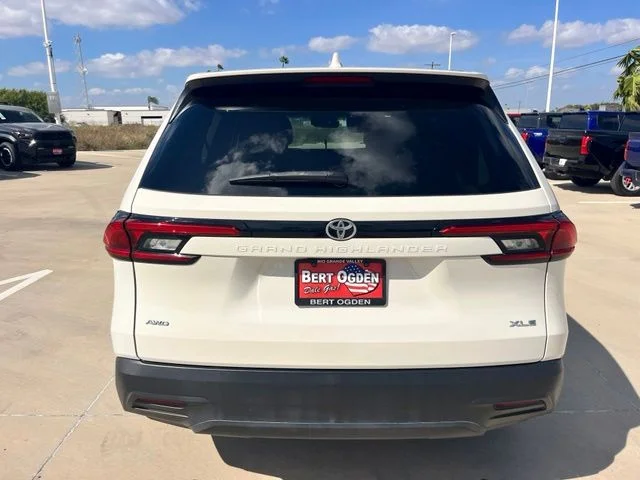 Used 2024 White Toyota XLE image 5