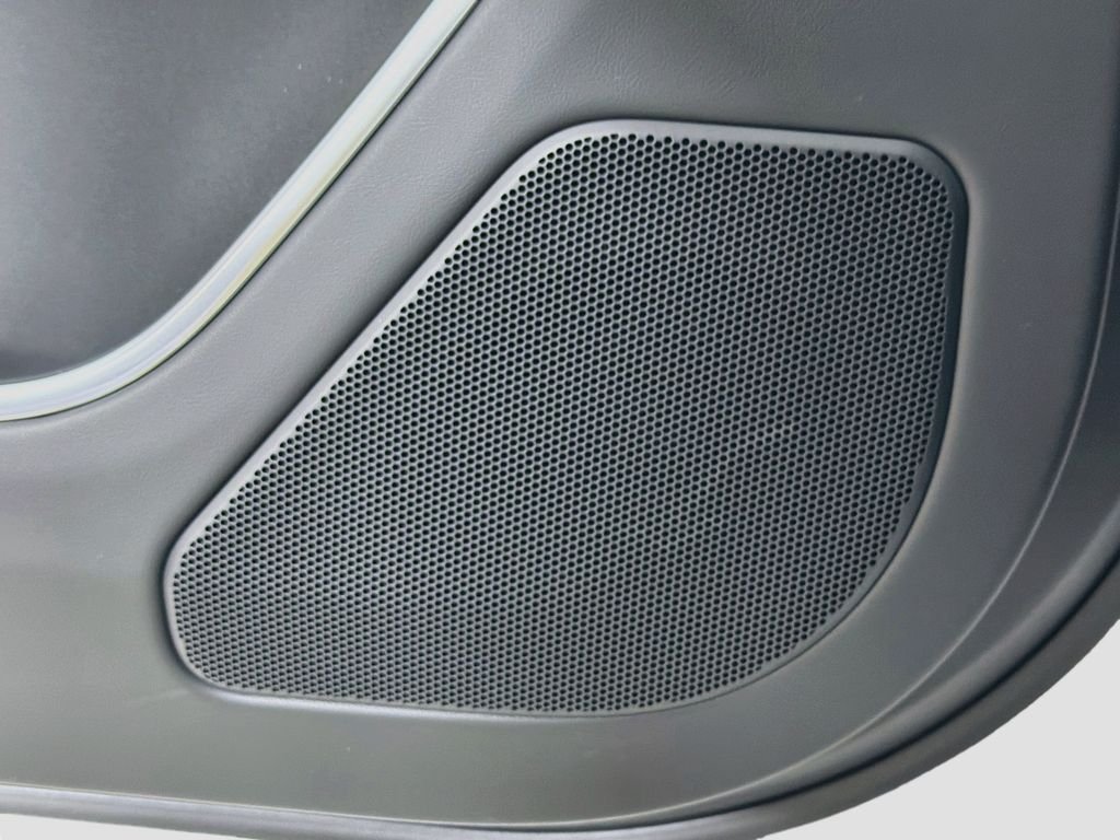 New 2026 Fuji White Land Rover SE image 19