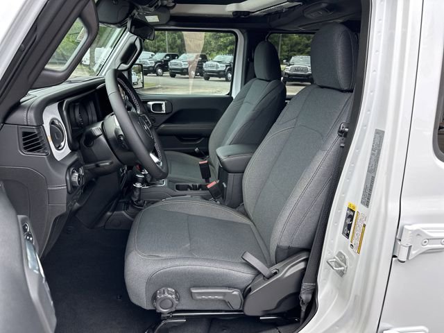New 2025 White Jeep Sahara image 9
