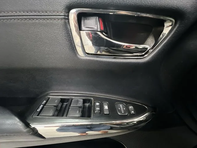 Used 2017 Black Toyota XLE image 23